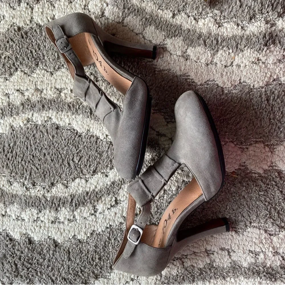 Anthropologie NO 704B Gray suede Emma round toe heels size 38